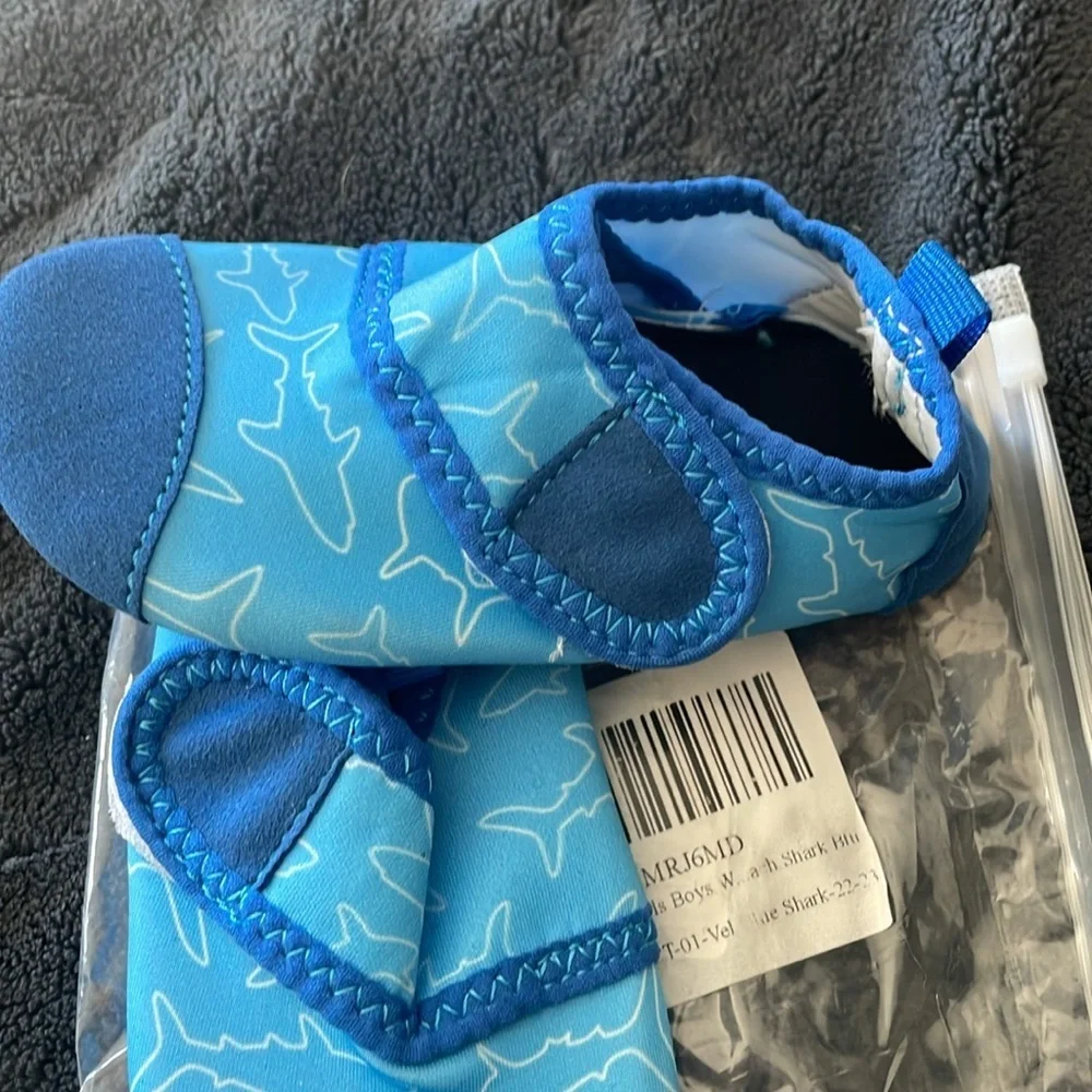 🩷 3/$18 NEW Shark Print Kids Water Shoes